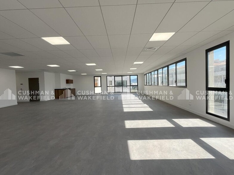 365 Chemin Du Camp De Sarlier, Aubagne to rent - Interior Photo - Image 2 of 8