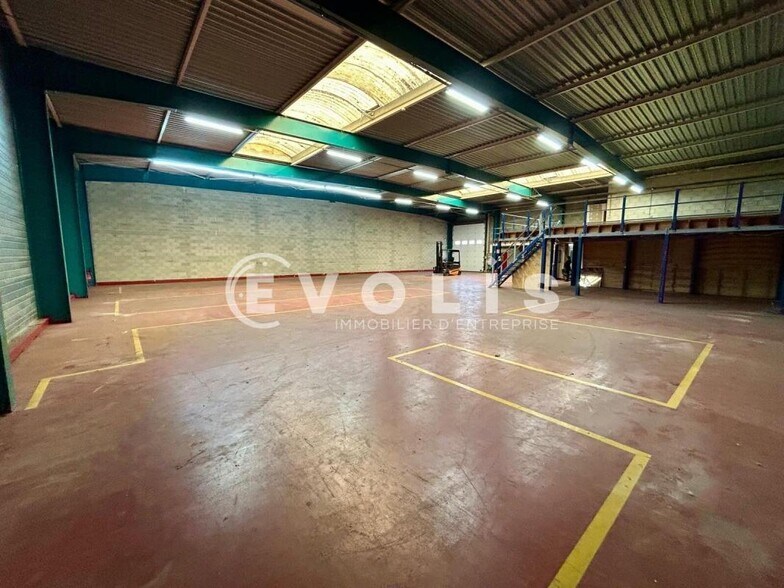 Light Industrial in Lisses to rent - Interior Photo - Image 2 of 13