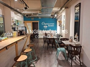 Retail in Barcelona, Barcelona to rent Interior Photo- Image 2 of 12