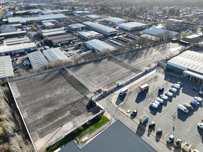 Dallow Road, Luton to rent - Building Photo - Image 3 of 21