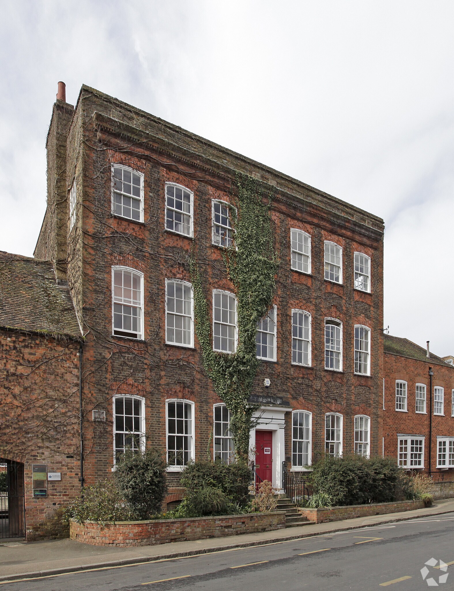 High St, Redbourn for sale Primary Photo- Image 1 of 1