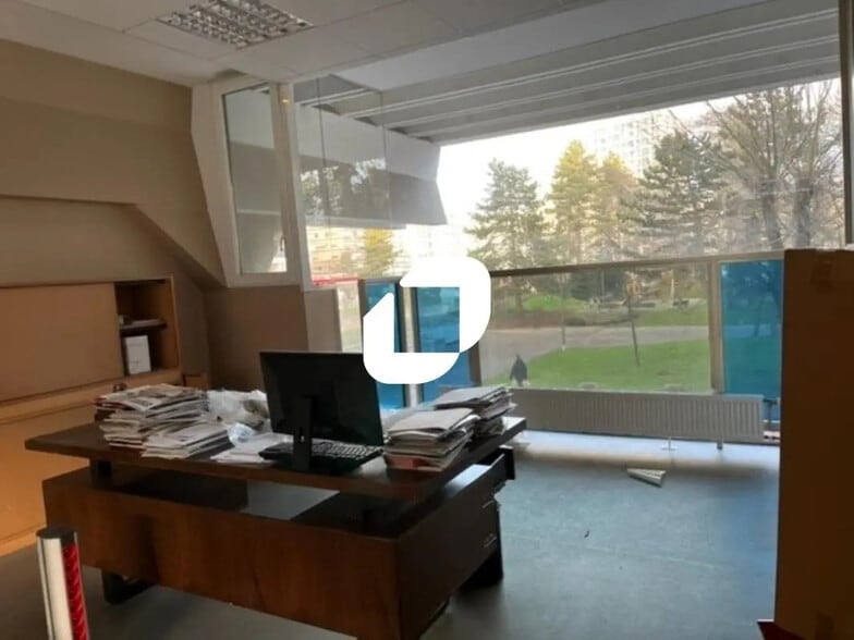 2/26 Rue Alexandre Desrousseaux, Lille for sale - Interior Photo - Image 3 of 12