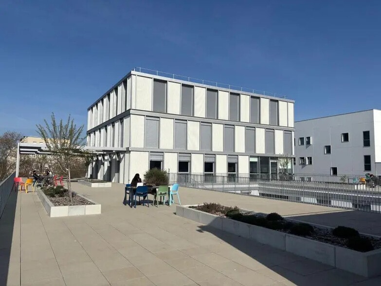 Office in Lyon to rent - Building Photo - Image 3 of 41