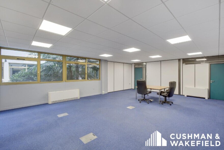 Office in Rueil-Malmaison to rent - Building Photo - Image 3 of 5