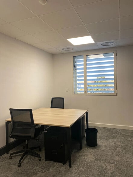 120 Rue Isabelle Eberhardt, Montpellier to rent - Interior Photo - Image 3 of 5