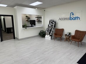 14815 Chain Lake Rd, Monroe, WA to rent Interior Photo- Image 2 of 12