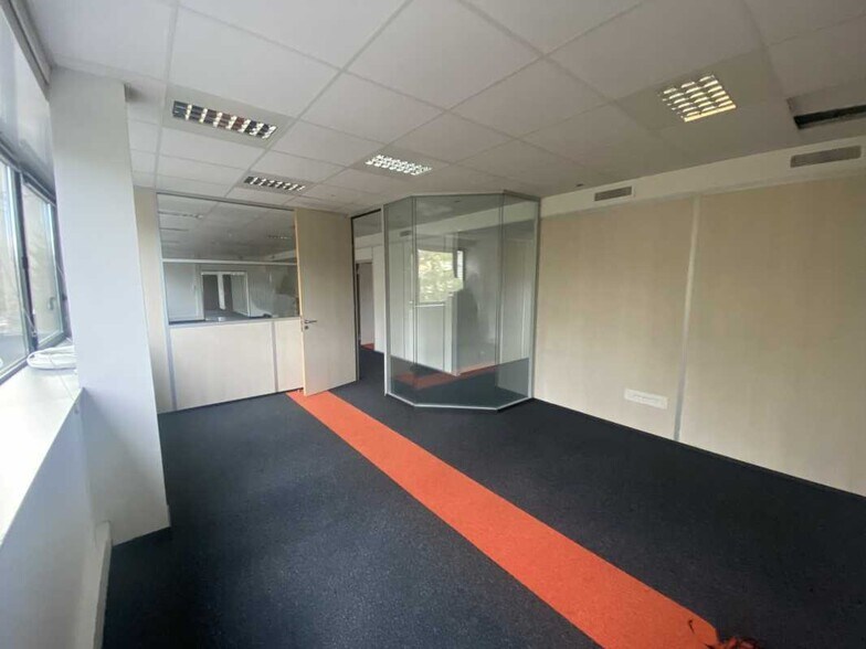 Office in Caluire-et-Cuire to rent - Interior Photo - Image 3 of 9