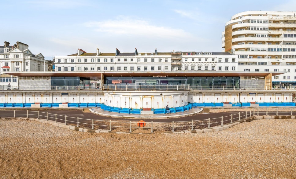 40 Marina, St Leonards On Sea to rent - Building Photo - Image 2 of 12