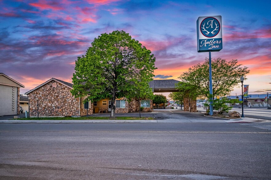 423 W Main St, Vernal, UT for sale - Building Photo - Image 1 of 1