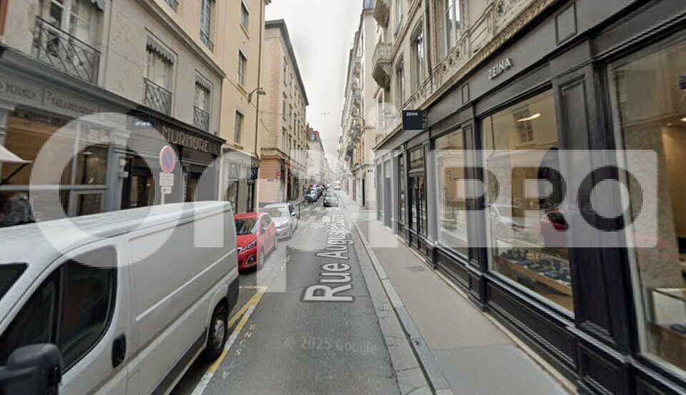 Retail in Lyon to rent Building Photo- Image 1 of 6