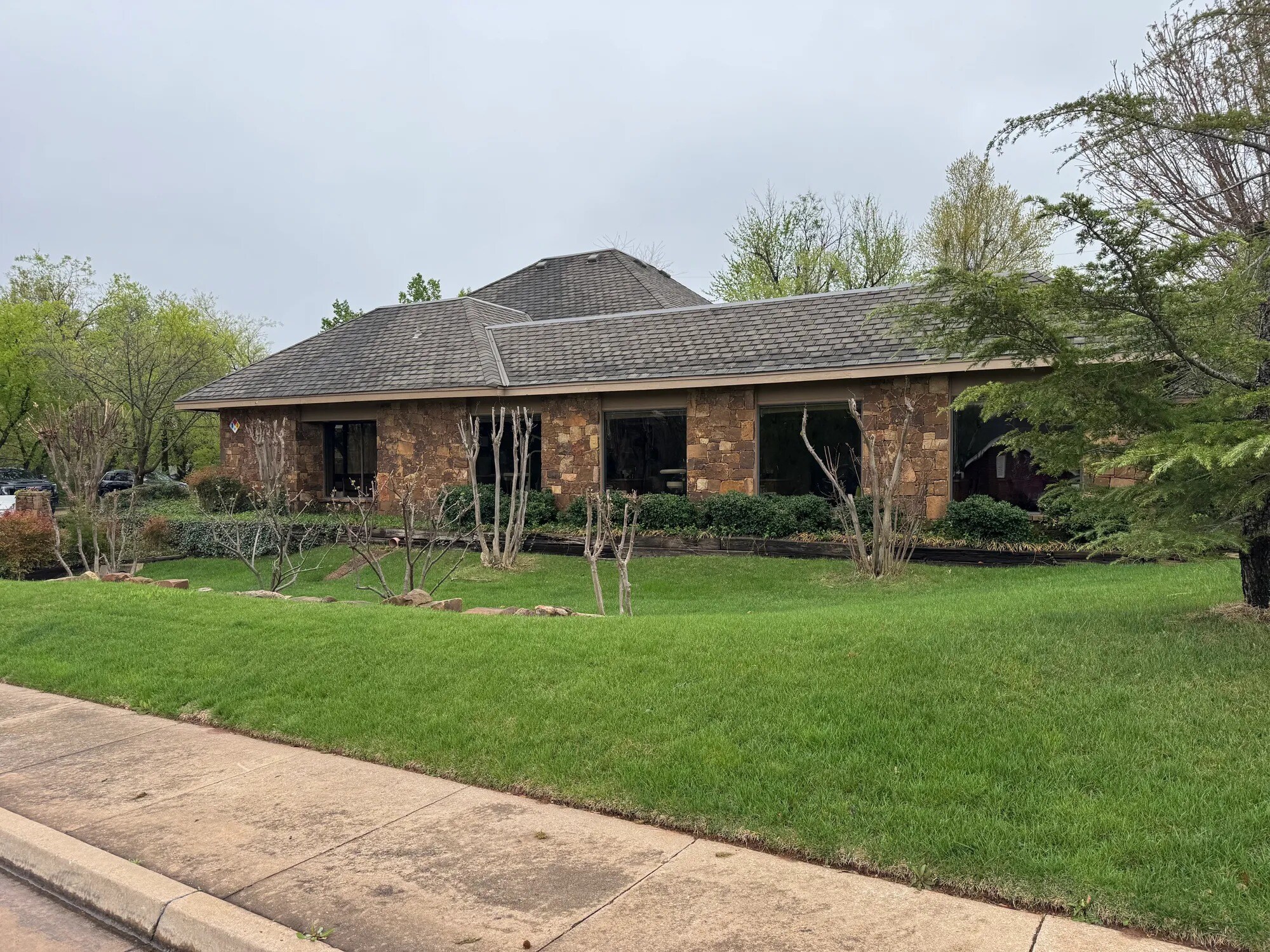 218 E 10th Street Plz, Edmond, OK to rent Building Photo- Image 1 of 25