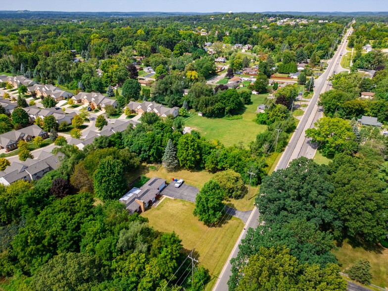 1392 S Williams Lake Rd, White Lake, MI for sale - Aerial - Image 3 of 4