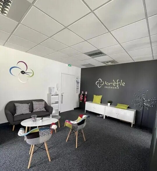 Office in Saint-Priest to rent - Interior Photo - Image 3 of 4