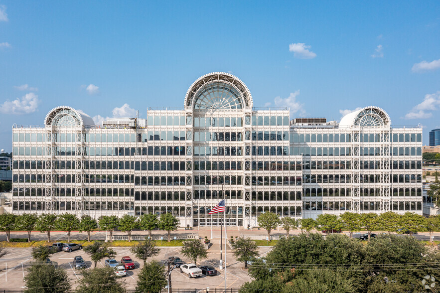 1950 N Stemmons Fwy, Dallas, TX for rent - Building Photo - Image 1 of 7