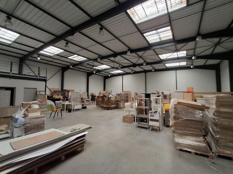 Light Industrial in FLEURIEUX-SUR-L'ARBRESLE for sale - Interior Photo - Image 2 of 7