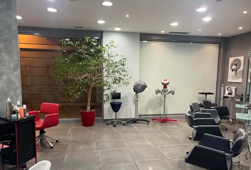 Retail in Aix-les-Bains for sale Interior Photo- Image 1 of 3