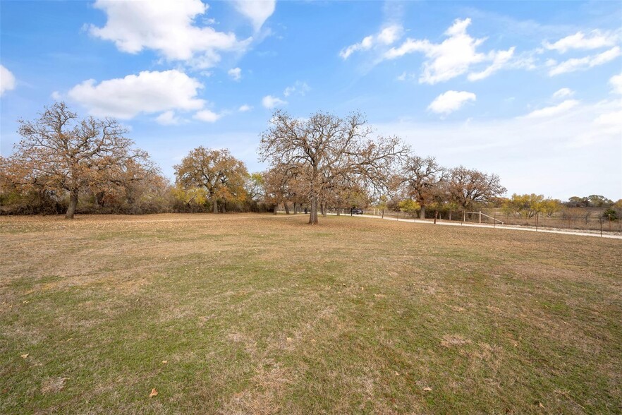 300 Nichols Ct, Granbury, TX for sale - Building Photo - Image 1 of 27