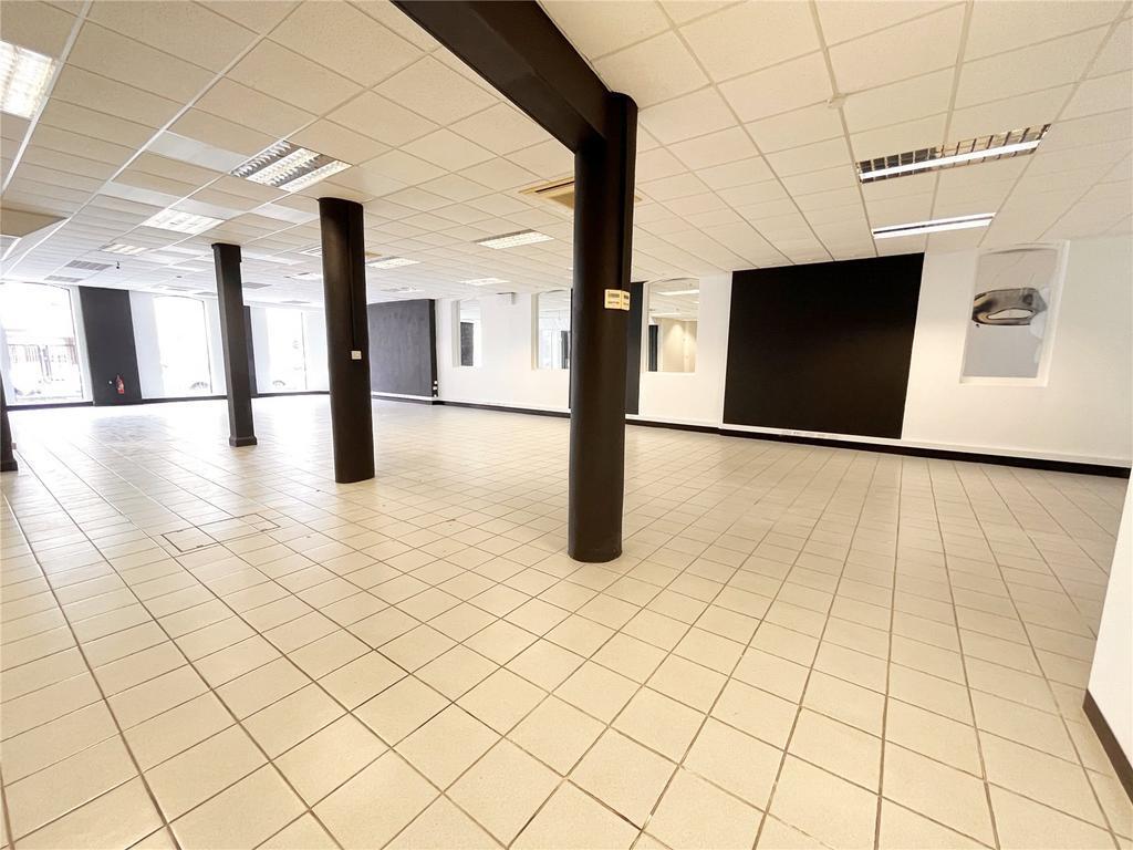 50 Chase Rd, Southend On Sea to rent Building Photo- Image 1 of 15