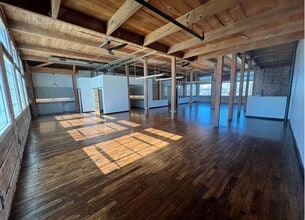 610 Elm St, McKinney, TX to rent Interior Photo- Image 2 of 11