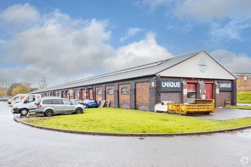 Shelton New Rd, Stoke On Trent to rent - Building Photo - Image 2 of 12