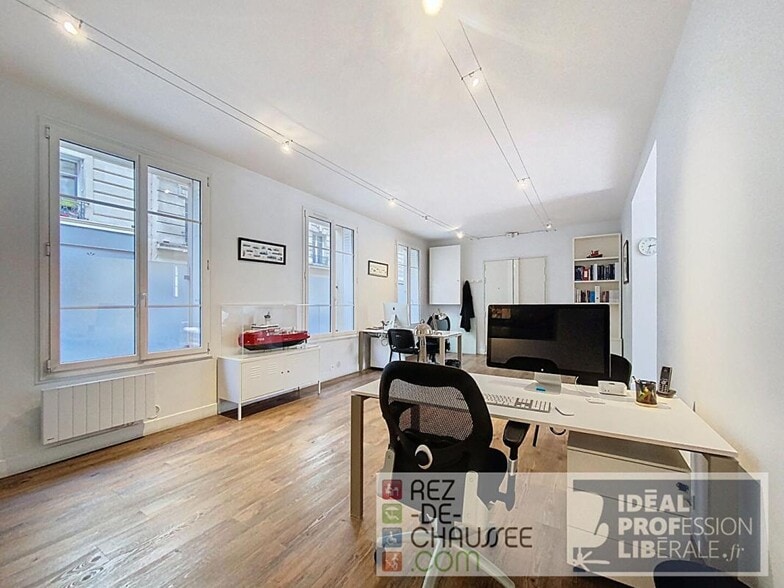 Office in Paris for sale - Building Photo - Image 1 of 5