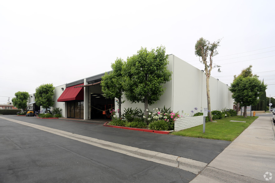 13682-13692 Newhope St, Garden Grove, CA for rent - Primary Photo - Image 1 of 8