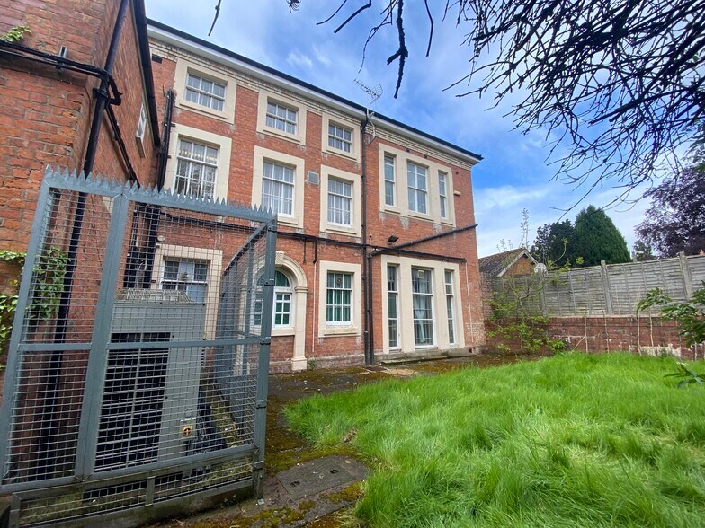 9 Corn Sq, Leominster to rent - Building Photo - Image 2 of 8