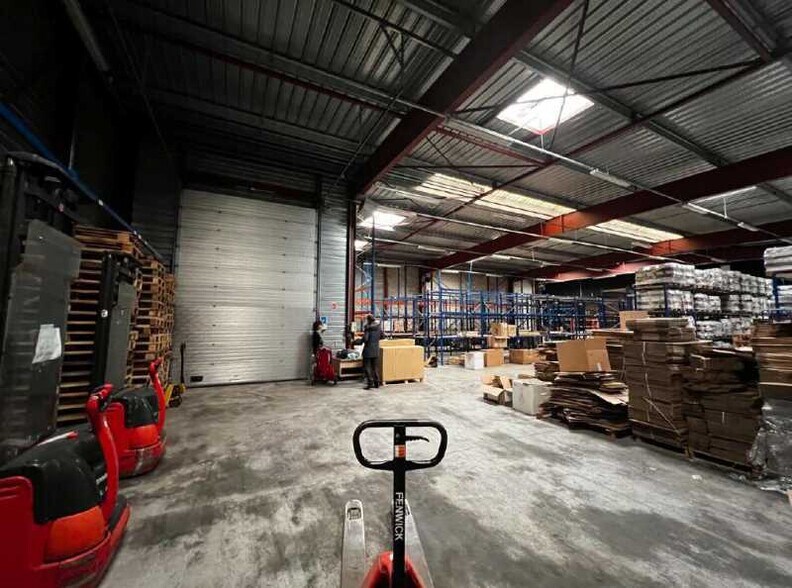 Industrial in Chilly-Mazarin to rent - Interior Photo - Image 3 of 7