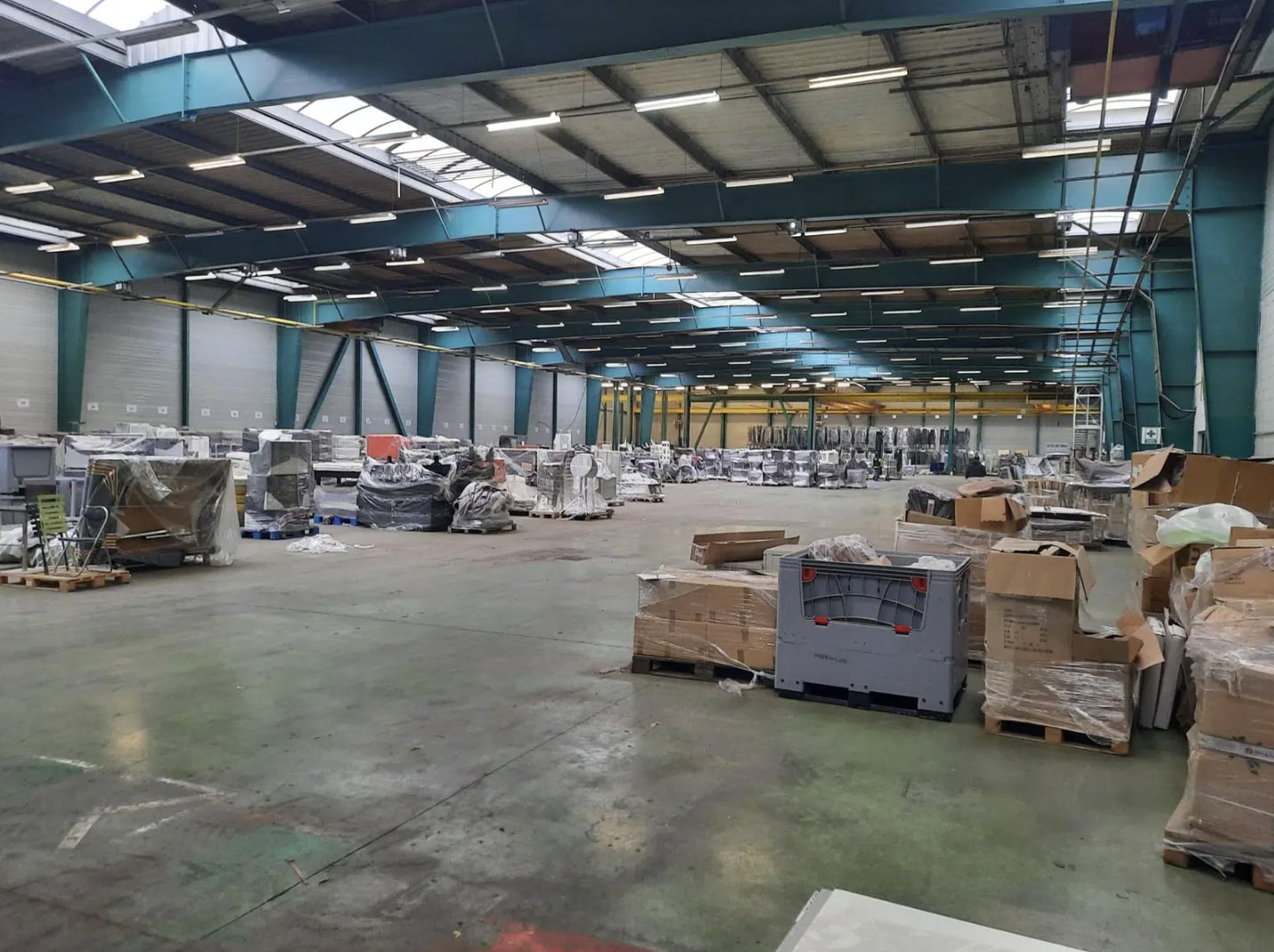 Industrial in Lieusaint to rent Interior Photo- Image 1 of 1