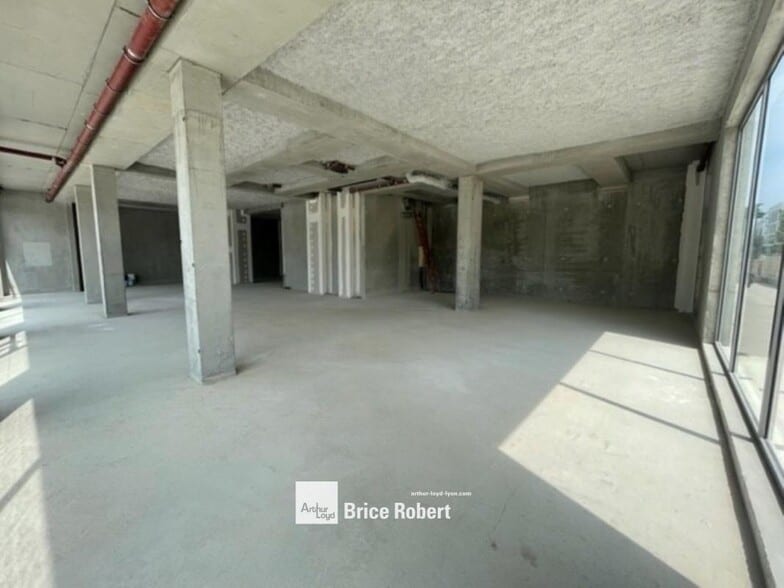 Place Jean Raby, Bron to rent - Interior Photo - Image 3 of 5