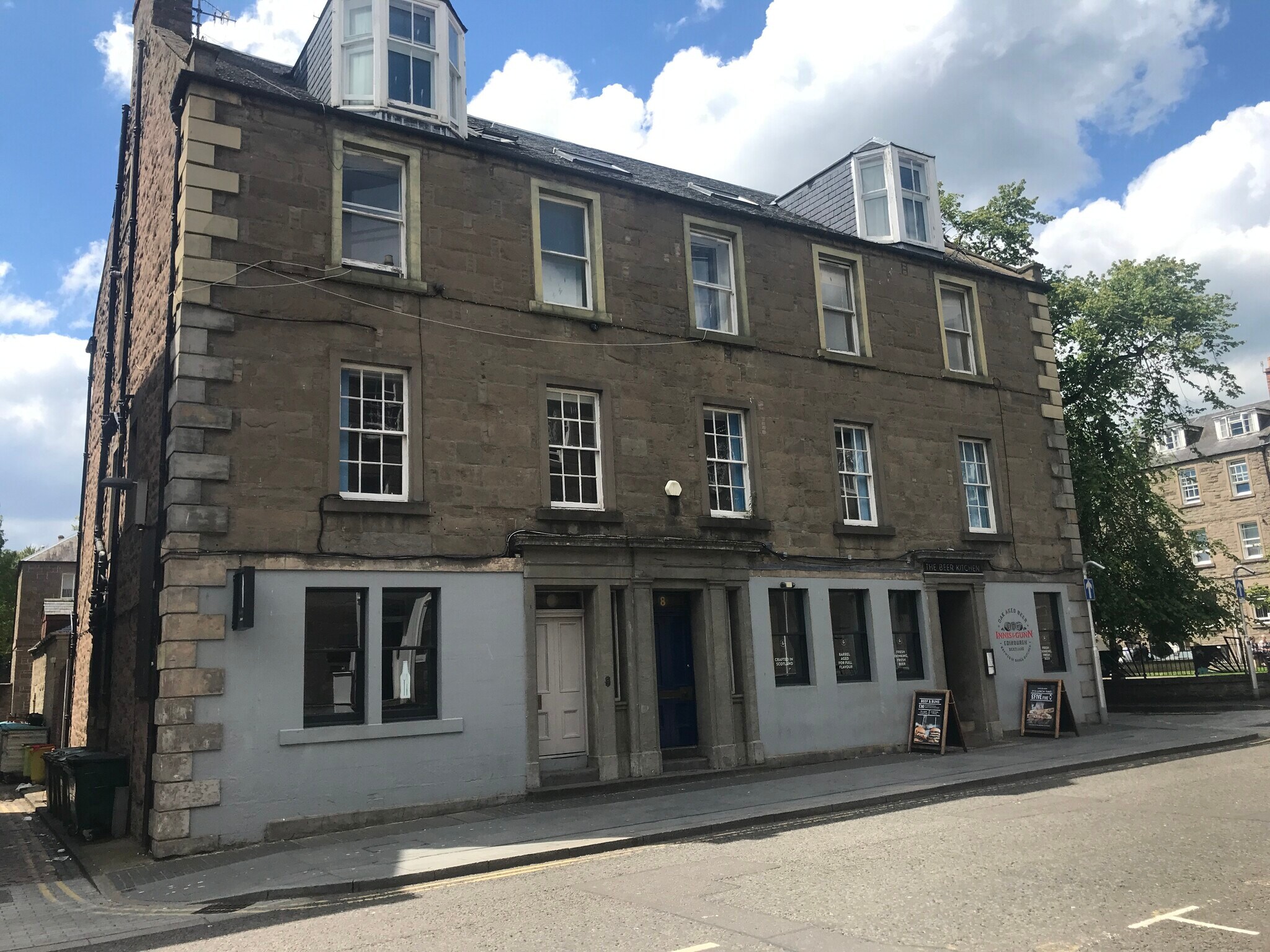 8 South Tay St, Dundee to rent Building Photo- Image 1 of 5