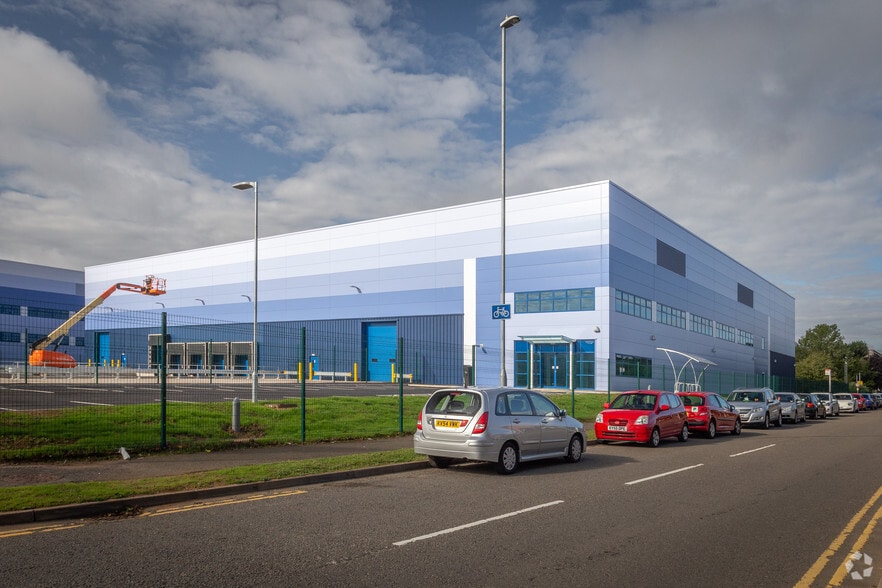 1 Summerhouse Rd, Northampton to rent - Building Photo - Image 3 of 5