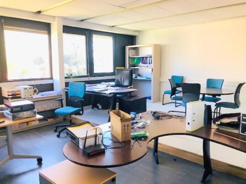 Light Industrial in Plaisir for sale - Building Photo - Image 2 of 5