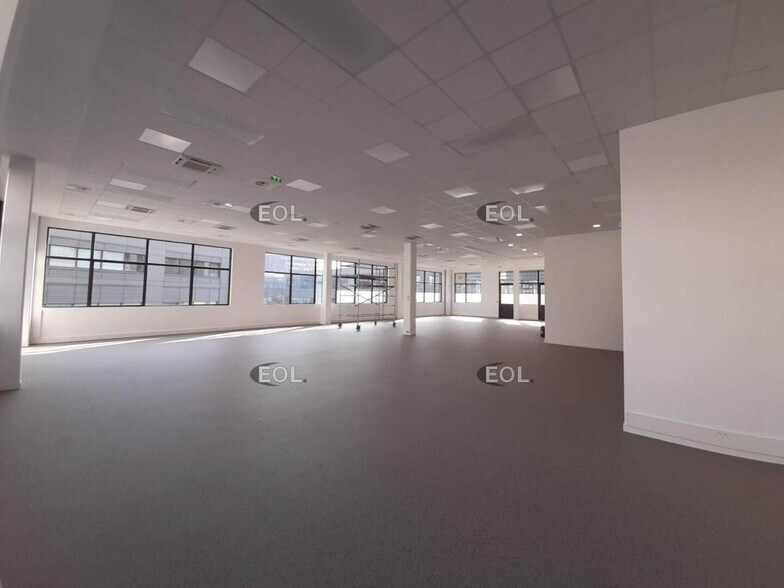 Light Industrial in Bagneux to rent - Building Photo - Image 3 of 6