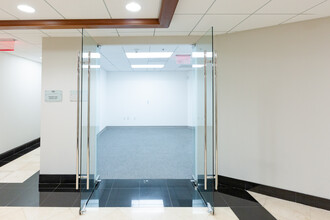 999 Brickell Ave, Miami, FL for rent Lobby- Image 1 of 25