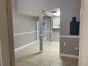 4615 NW 72nd Ave, Miami, FL for rent Building Photo- Image 1 of 11