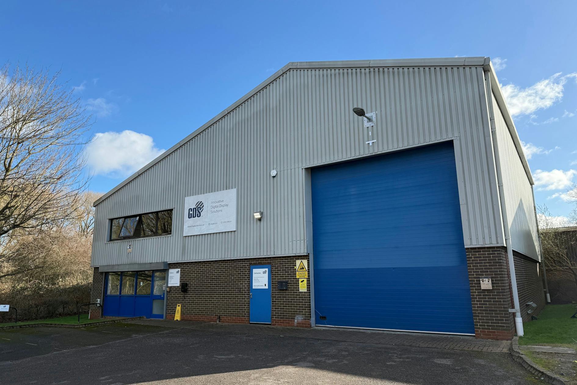 Westmead Dr, Swindon to rent Primary Photo- Image 1 of 2