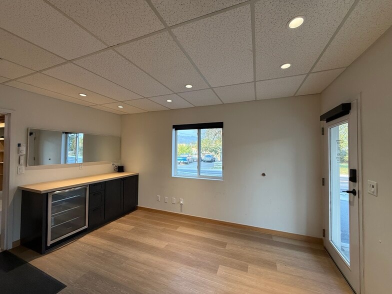 1364 Airport Rd, Kalispell, MT to rent - Building Photo - Image 3 of 9