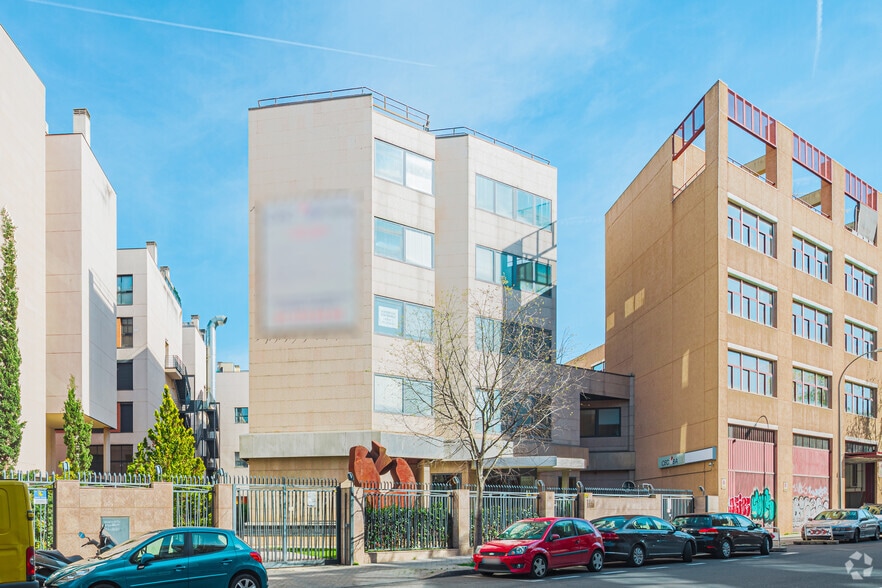 Office in Madrid, Madrid for sale - Building Photo - Image 2 of 19