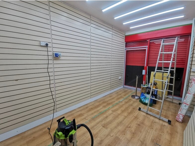 224 High St, Sutton to rent - Interior Photo - Image 2 of 12