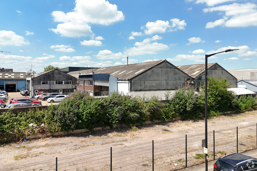 Southbury Rd, Enfield for rent - Primary Photo - Image 1 of 1