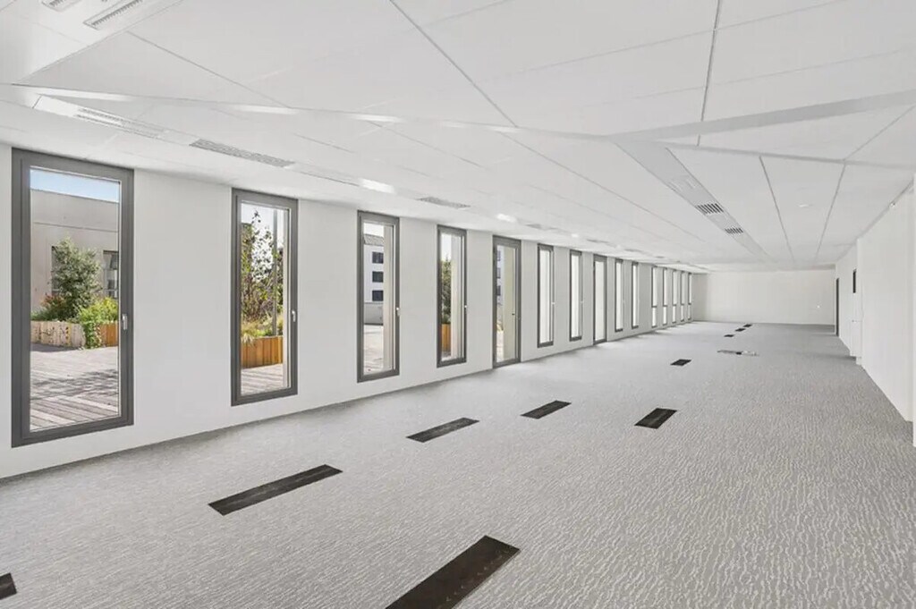 Vente Bureaux 359 m² à 6 745 m² - Photo 1