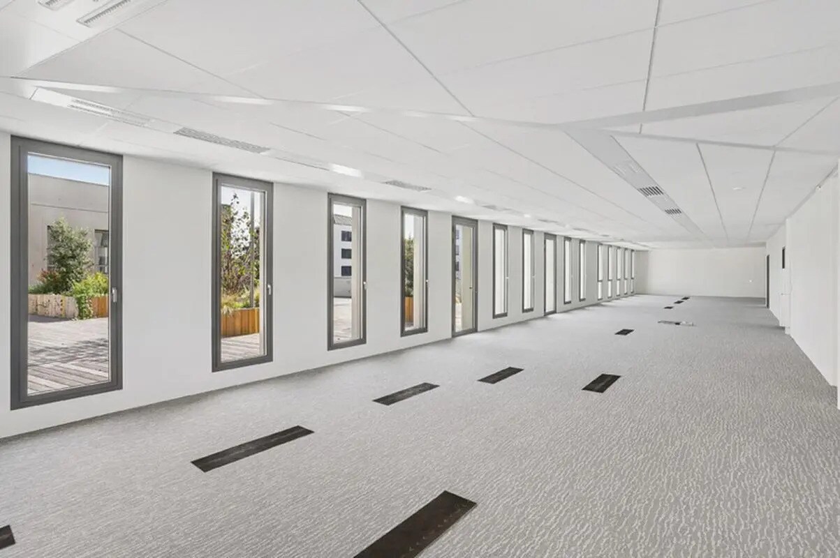 Office in Villeurbanne to rent Building Photo- Image 1 of 18