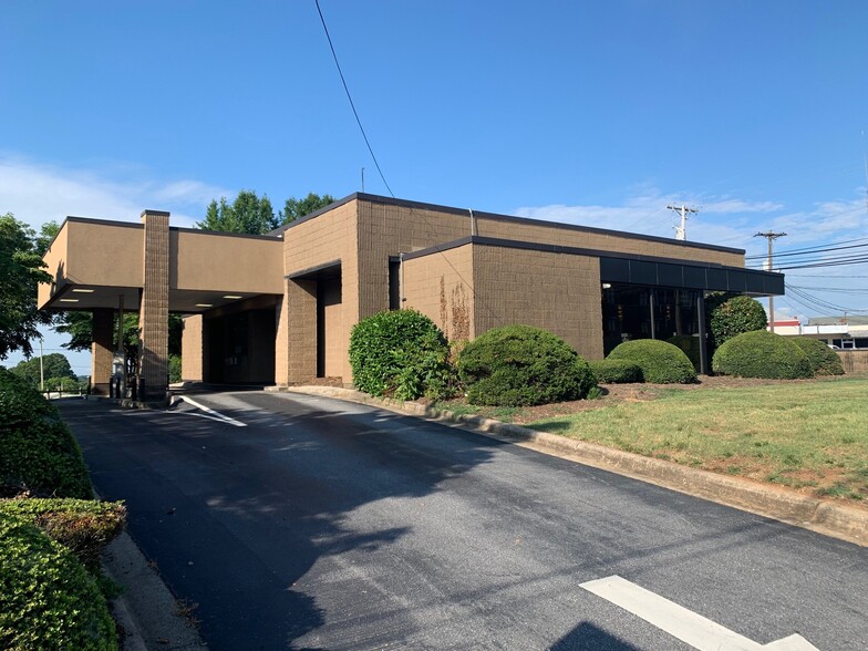 21 Main Avenue Dr, Taylorsville, NC for rent - Primary Photo - Image 1 of 5