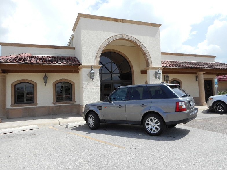 2404 S Expressway 77/83, Harlingen, TX for rent - Building Photo - Image 1 of 30