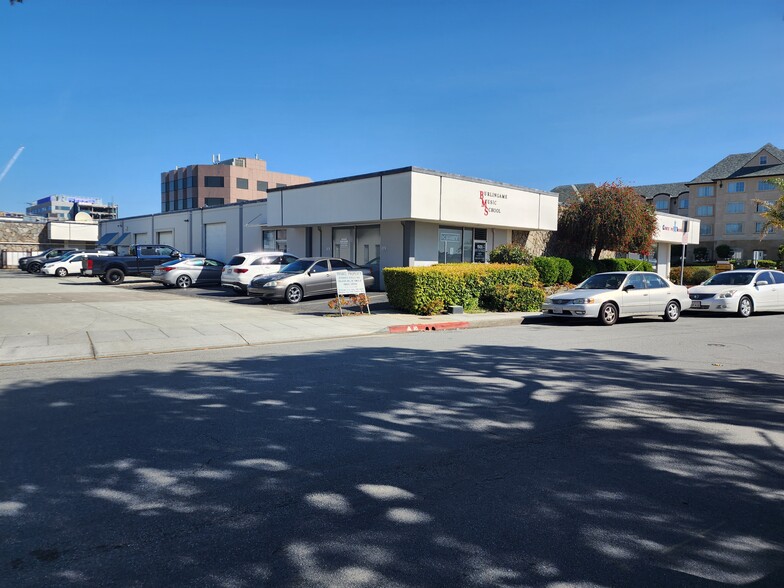 Corner of Bayshore Hwy and Mahler Rd, Burlingame, CA for rent - Building Photo - Image 2 of 5