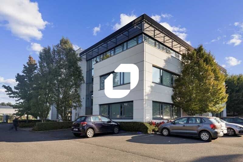 Office in Les Ulis to rent - Building Photo - Image 1 of 13