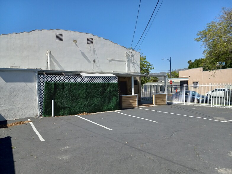 2700 W Magnolia Blvd, Burbank, CA for sale - Building Photo - Image 1 of 1