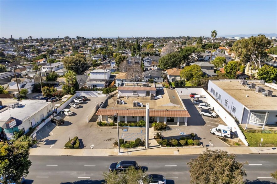 2705-2711 N Sepulveda Blvd, Manhattan Beach, CA for sale - Building Photo - Image 2 of 35