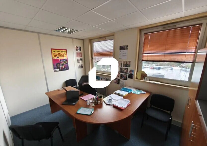 Office in Bondy to rent - Interior Photo - Image 3 of 4